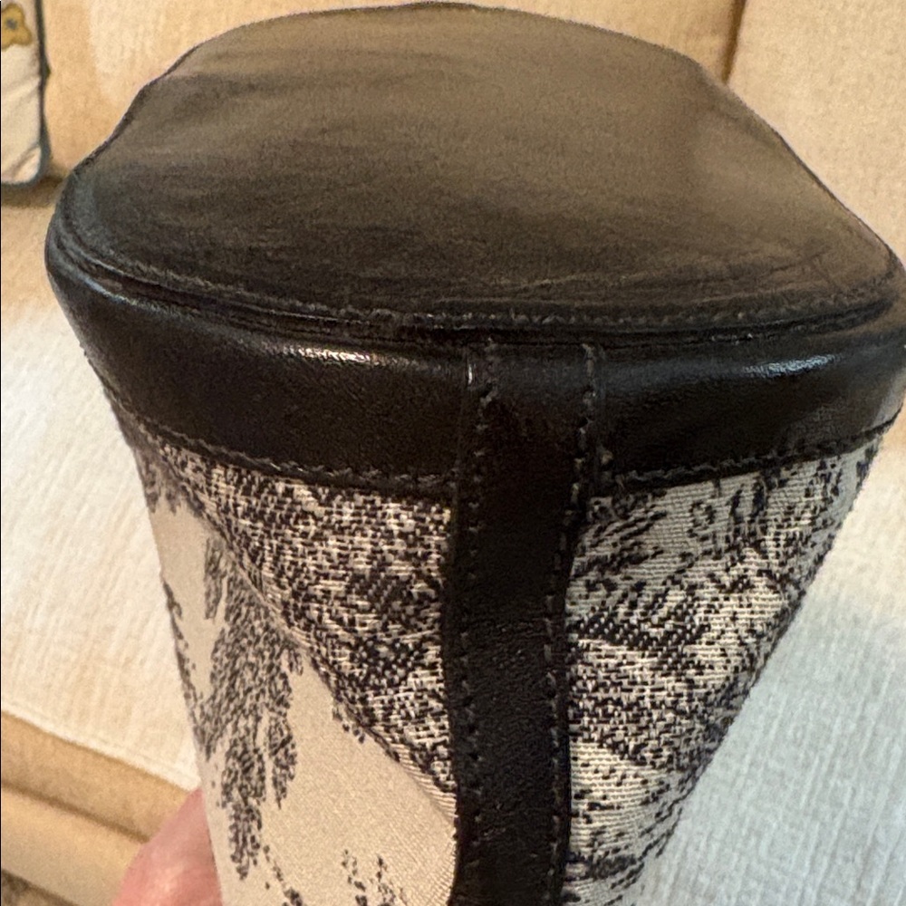 Vintage Brahmin Black and Cream Toile Crossbody Tote - Picture 6 of 11